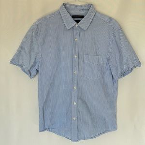 Banana Republic Short-Sleeve Casual Button-Down Shirt, size medium